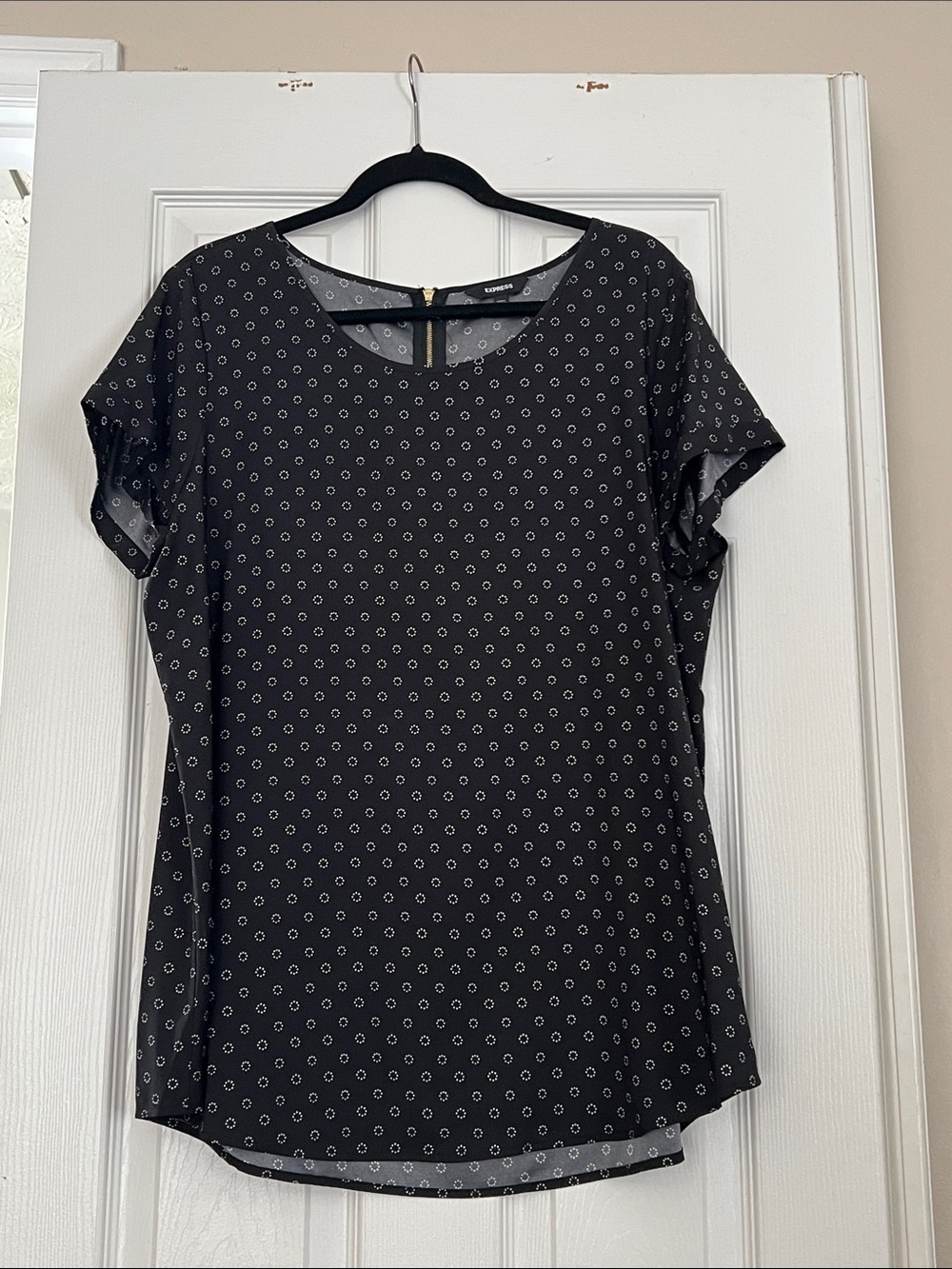Express Black Dot Short Sleeve Scoop Neck Blouse